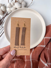 Load image into Gallery viewer, Bruma Brown Leather Bar Earrings