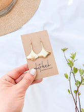 Load image into Gallery viewer, Brass Flower Earrings