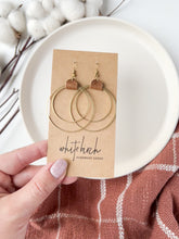 Load and play video in Gallery viewer, Distressed Brown Leather & Brass Circles Earrings