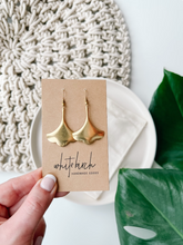 Load image into Gallery viewer, Brass Flower Earrings