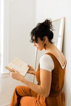 Load image into Gallery viewer, Yukon Cognac Leather Leaf Earrings