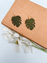 Load image into Gallery viewer, Monstera Leaf Shape Green Leather Earrings