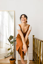 Load image into Gallery viewer, Yukon Cognac Leather Leaf Earrings