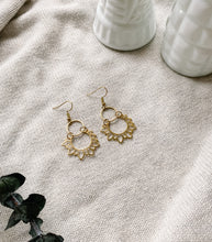Load image into Gallery viewer, Brass Sunflower Earrings